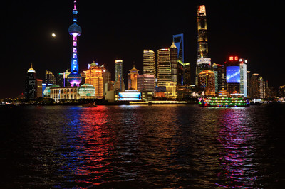 流光溢彩夜上海 外滩灯光秀的魅力与深层意义