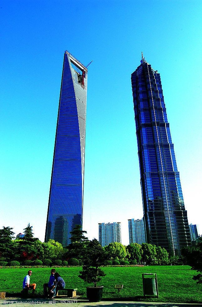 上海 光影交织的都市建筑诗篇
